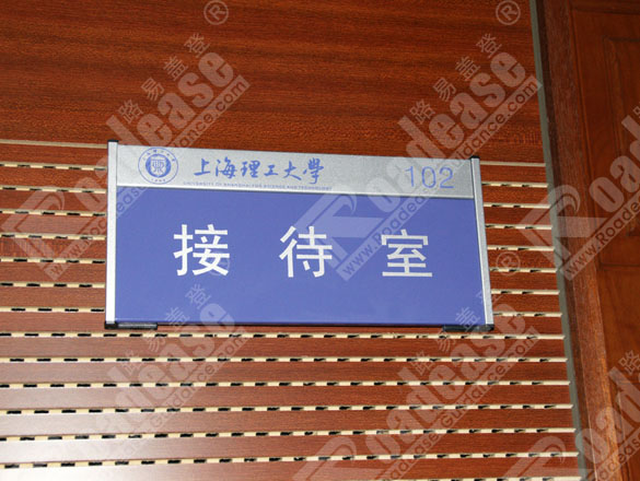sign photo